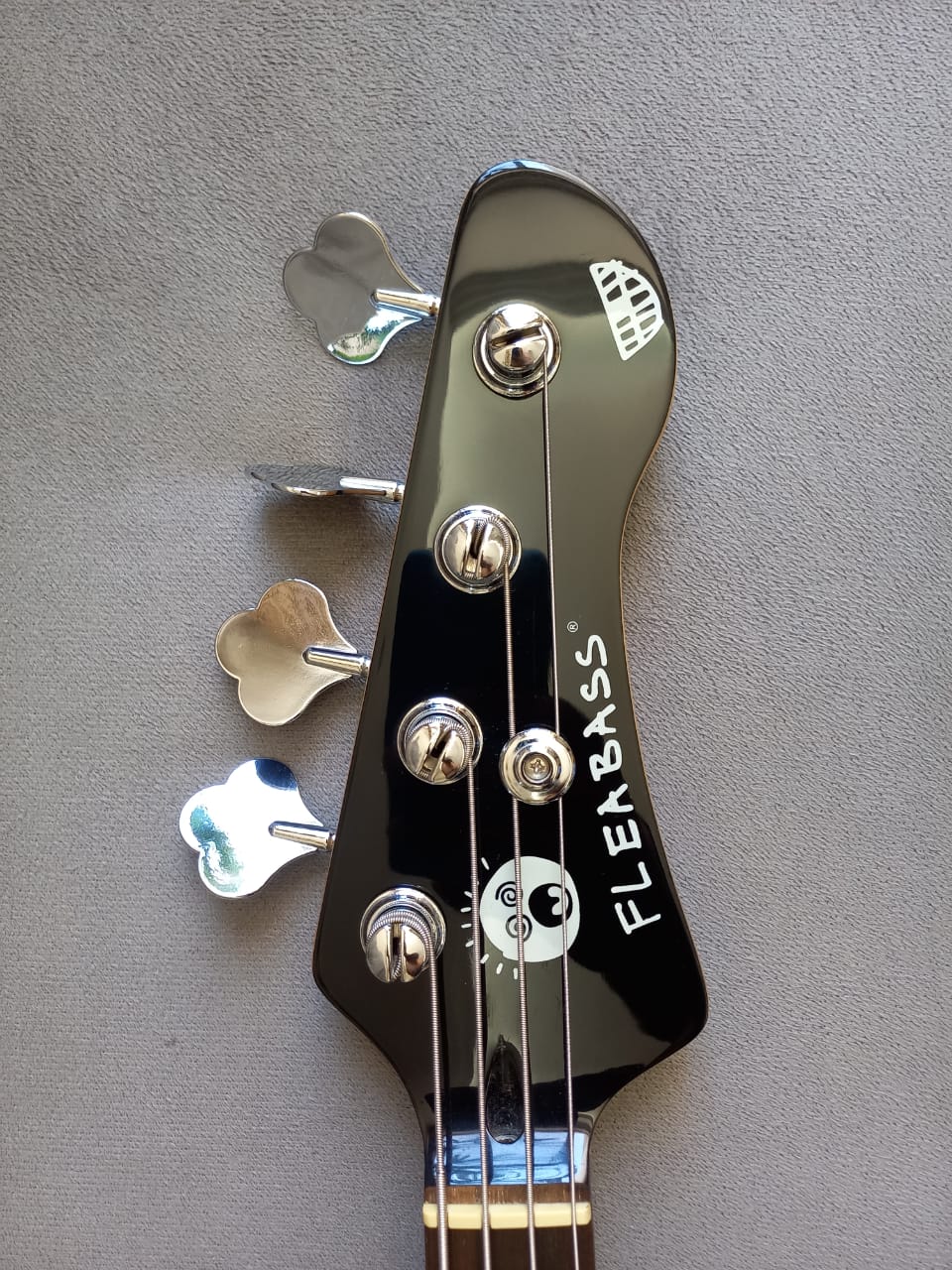 Baixo Flea Bass Model 32