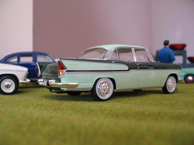 Voiture break familiale SIMCA Vedette Marly de 1957 couleur crème avec une échelle de 1/43 conçu