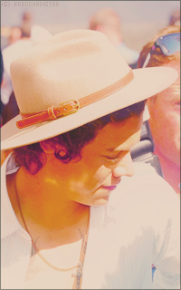 Harry Styles 1376402853-9