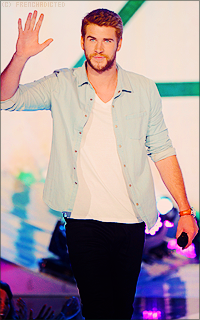 Liam Hemsworth 1376403137-4