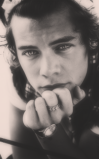 Harry Styles 1379763681-4