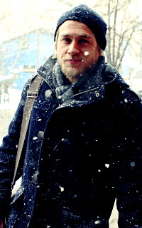 Charlie Hunnam {200x320} 1404414743-m3