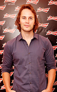 Taylor Kitsch - 200*320 1416252724-cpt33