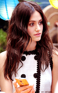 Emmy Rossum ▬ 200*320 1423676990-chus114