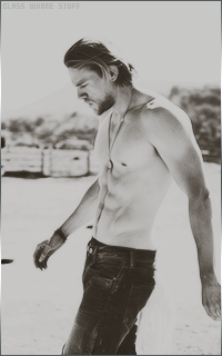 Charlie HUNNAM 1492556224-003