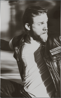 Charlie HUNNAM 1492556225-006