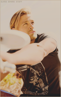 Charlie HUNNAM 1492556253-017