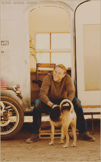 Charlie HUNNAM 1492556274-023