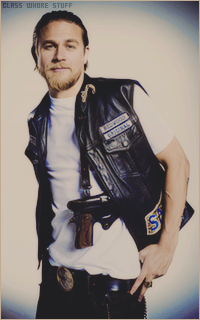 Charlie HUNNAM 1492556284-028