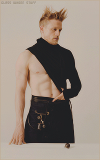 Charlie HUNNAM 1492556286-030