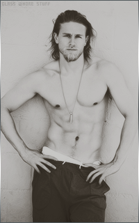 Charlie HUNNAM 1492556315-004