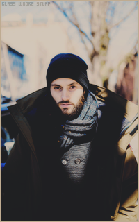 Penn Badgley 1493591912-004