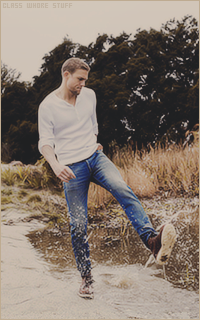 Charlie HUNNAM 1495041254-004