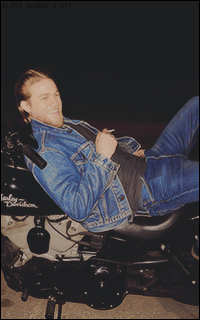 Charlie HUNNAM 1495041299-016