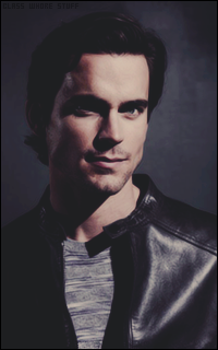 Matthew BOMER 1497557252-004