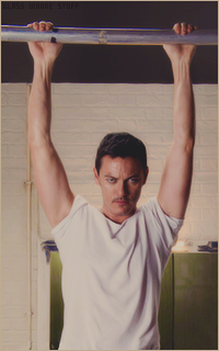 Luke EVANS 1498496952-002