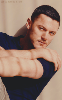 Luke EVANS 1498497016-013