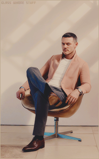 Luke EVANS 1498497028-015