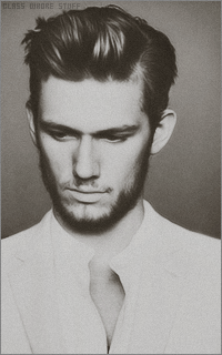 Alex PETTYFER 1501611804-006