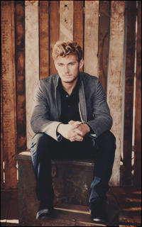 Alex PETTYFER 1501611882-015