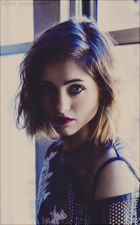 Natalia DYER 1504303755-027