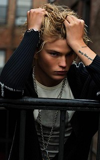 Galerie alternative d'avatars (rares et chers) - Page 6 1520091142-jordan-barrett