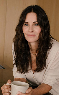 Galerie Law's 1696709417-courteney-3