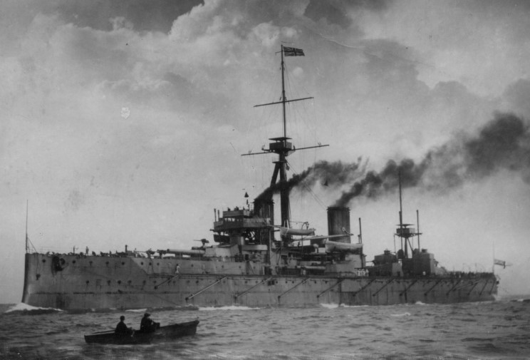 ALLEMAGNE CROISEURS DE BATAILLE CLASSE DERFFLINGER 109904HMS_Dreadnought_a_la_mer