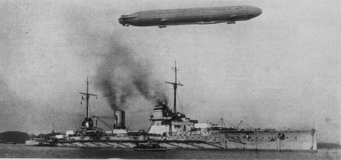 ALLEMAGNE CROISEUR DE BATAILLE SMS SEYDLITZ 112899SMS_Seydlitz_mit_Zeppelin