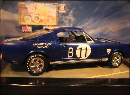 Mustang shelby GT350 et la figurine fait maison qui va avec 189215Capturerm1