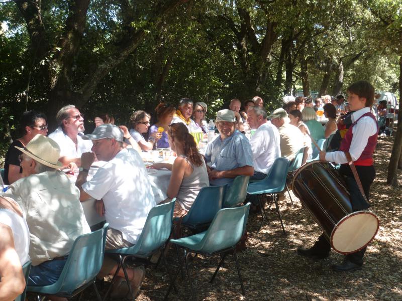 12 ème fête de la Terre à St-SATURNIN LES APT 22909Repas_4