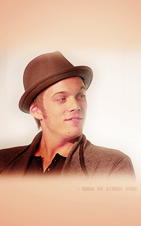 Jake Abel 233272001