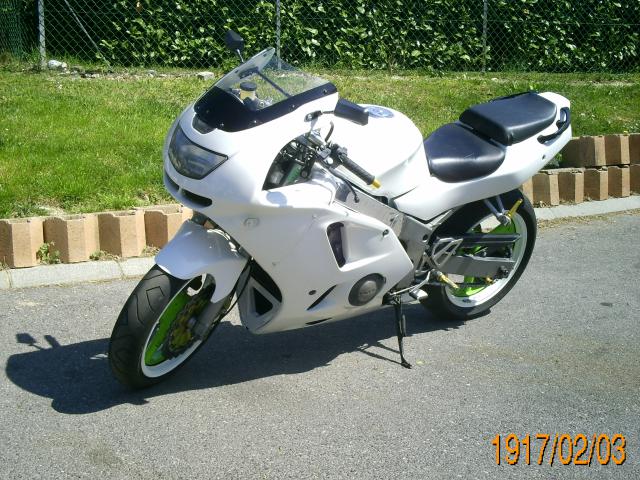 Modèle 95/97 full blanc - Page 29 253694zx6r_blanche_1ere_sortie__2_