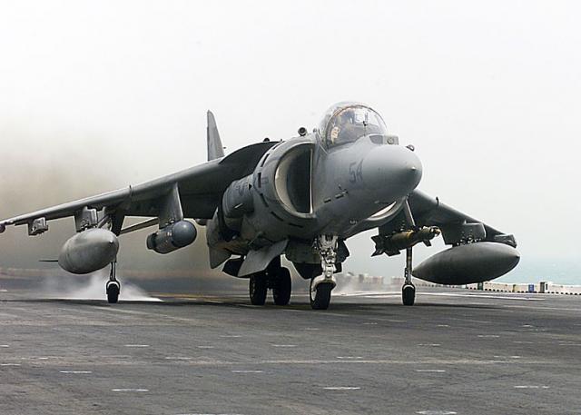 BRITISH AEROSPACE HARRIER ET SEA HARRIER 256847AV_8B_Harrier_II_Plus_USS_Nassau