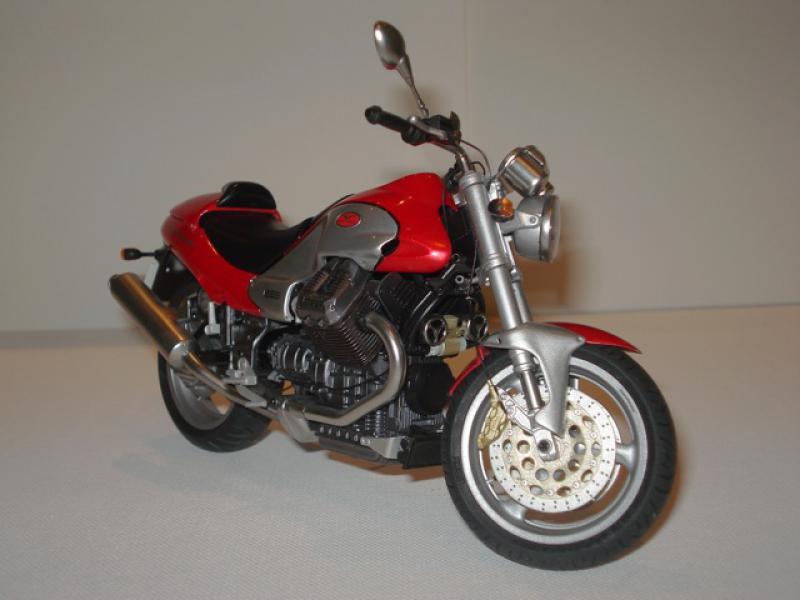 Moto guzzi V10 centauro Tamiya. - Page 7 40844DSC02473