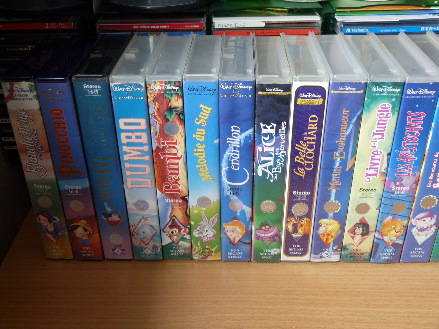 Postez les photos de votre collection de DVD et BrD Disney ! - Page 10 418475ma_collec_VHS_10