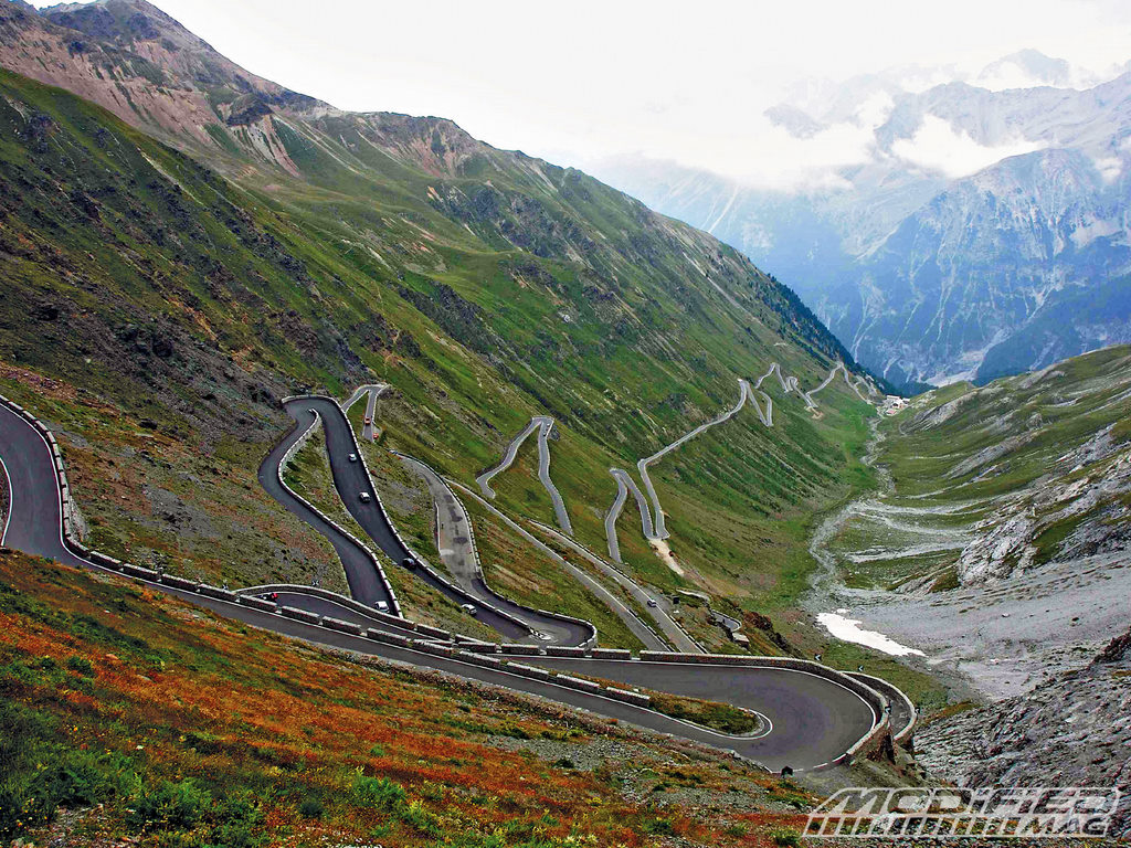 RASSO Parisien - le 6 mars 2011 433111modp_0912_01_o_stelvio_pass_hockenheim_nurburgring_ultimate_road_trip_stelvio_pass