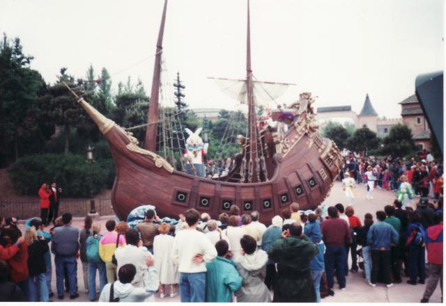 anciennes parades - Anciens spectacles et parades de Disneyland Paris - Page 4 493313Jun29_18