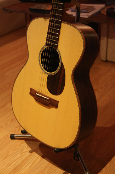 Les guitares de nos luthiers (description des guitares, merci de ne pas commenter dans cette rubrique) 497952IMG_2252