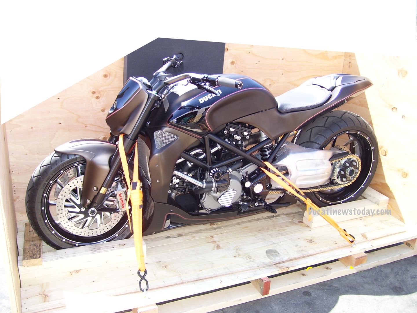 proto Ducat'? mega monster?  508661Ducati_Diavel_Prototype_2_branded