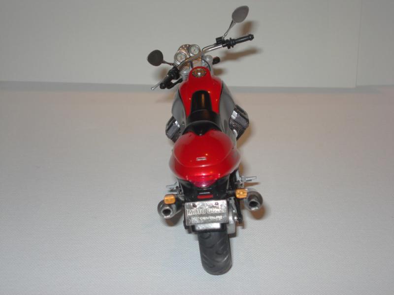 Moto guzzi V10 centauro Tamiya. - Page 7 537678DSC02454