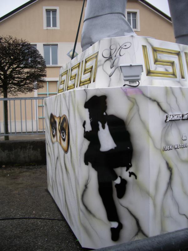 La statue de Michael Jackson à La Chaux-de-Fonds ! - Page 2 590847IMGP0230