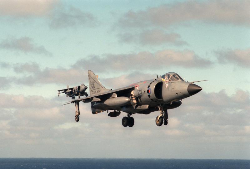 BRITISH AEROSPACE HARRIER ET SEA HARRIER 657019Sea_Harrier_squadron_800
