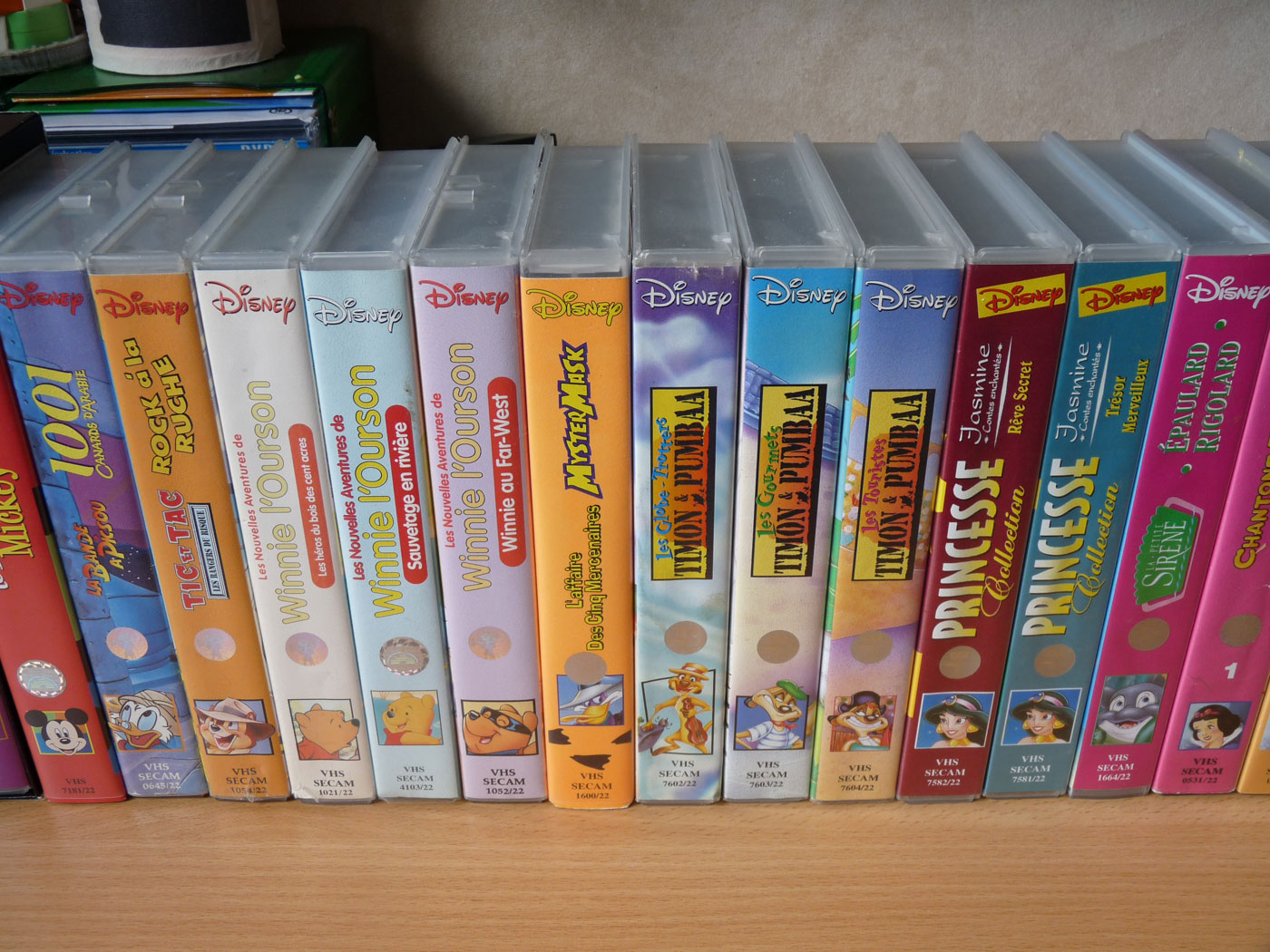 Postez les photos de votre collection de DVD et BrD Disney ! - Page 10 68501ma_collec_VHS_15