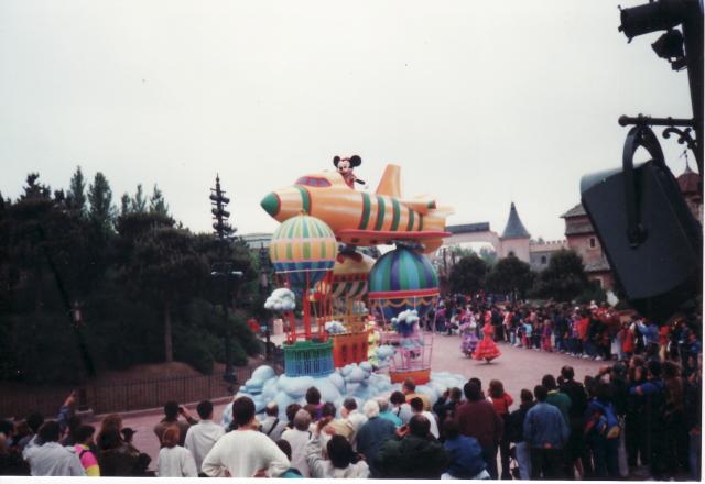 anciennes parades - Anciens spectacles et parades de Disneyland Paris - Page 4 695320Jun29_15