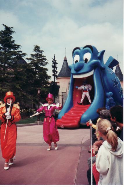 Anciens spectacles et parades de Disneyland Paris - Page 4 701606Jun29_14