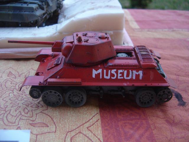 T-34 mod43" Musée" Hobby boss 1/48e 701904T_34_musee__41_