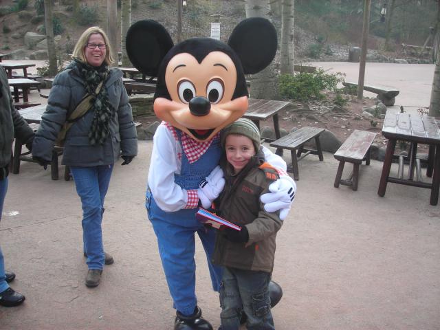 [Disneyland Paris] Premier séjour au DLH (31 janv.-2 fév. 2011) + un anniversaire inoubliable ! - Page 3 75087856