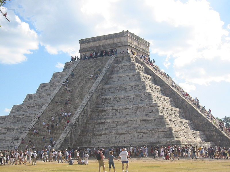 Les septs merveilles du monde 787080521877800px_El_Castillo__Chichen_Itza_1_