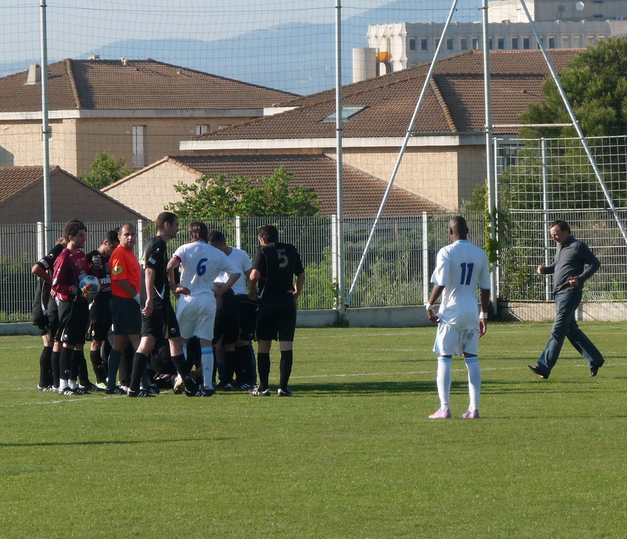 OLYMPIQUE DE MARSEILLE A LA UNE LES HONNEURS A LA DEUX LA DIVISION D "HONNEUR - Page 3 795762P1080928